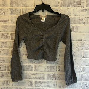 Altar'd State Sz Medium Gray Ribbed Crop Top Rouched V-Neck Stretch Long Sleeve